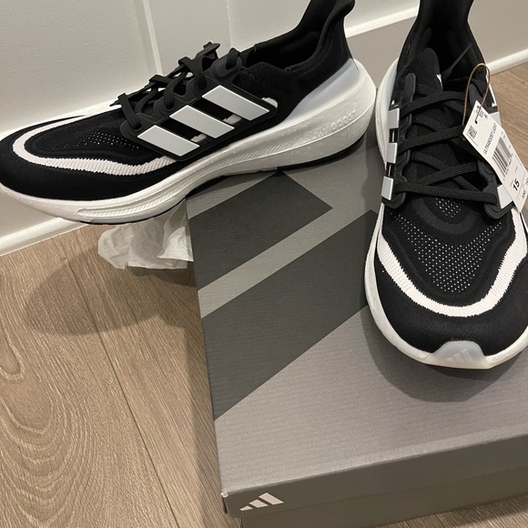 🔥ADIDAS ULTRABOOST🔥 - Picture 3 of 6